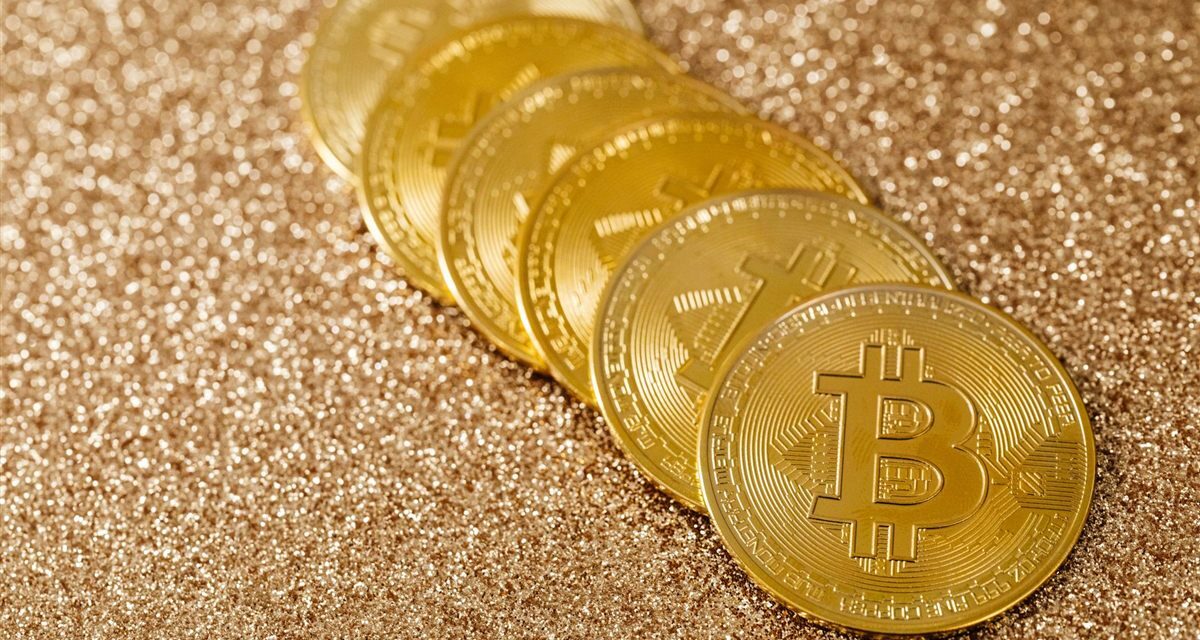 Bitcoin segue firme acima de US$ 65 mil com fluxo positivo nos ETFs