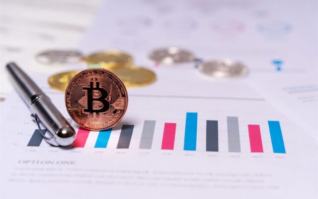Bitcoin travado em US$ 65 mil e índice de medo sobe; o que significa