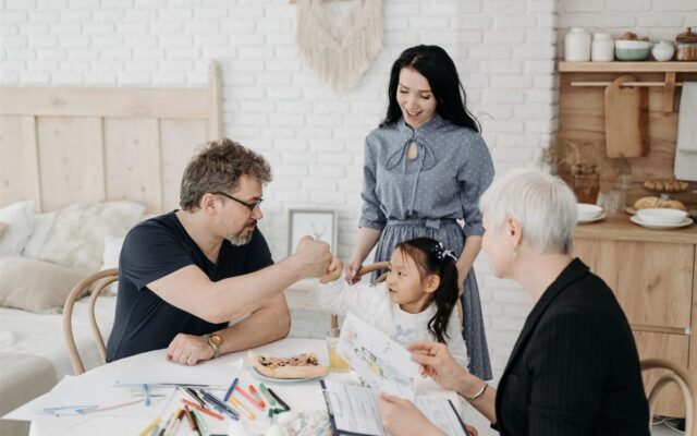 Como investir o dinheiro dos filhos e garantir o futuro deles