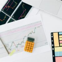 Curva de juros invertida: o que significa e por que anuncia recessão