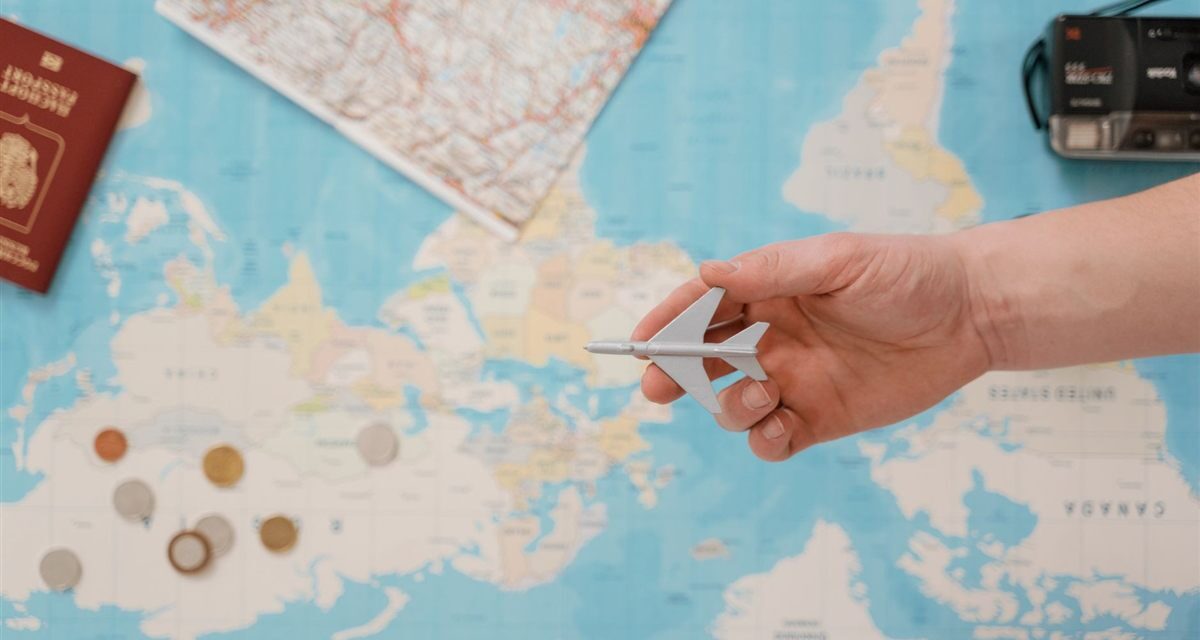 Dólar mais barato: vale a pena comprar moeda para a viagem agora?