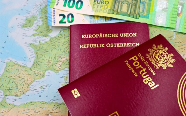 Dólar turismo: quanto custa levar US$ 1.000 para viajar agora
