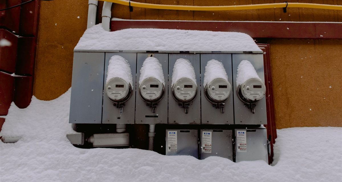 Energia elétrica sobe 3,03% e vira a maior pressão da inflação