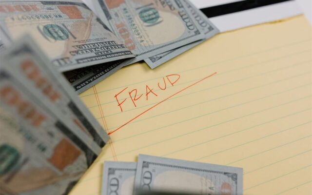 Golpes financeiros e pirâmides: como identificar e se proteger