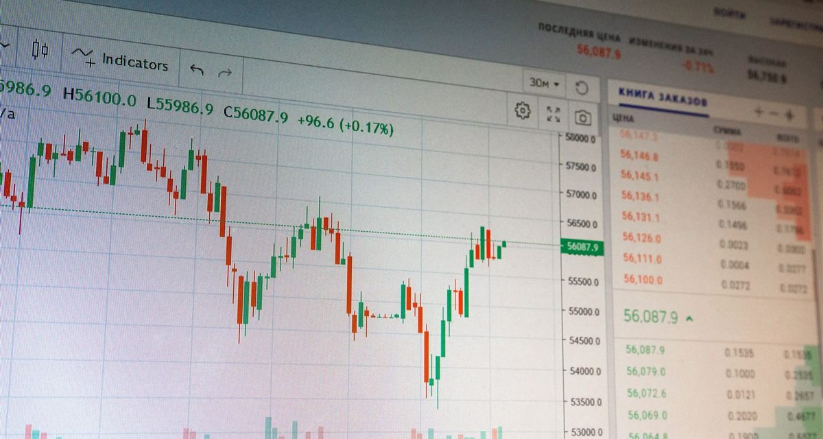 Ibovespa supera 177 mil pontos e dólar recua a R$ 5,13