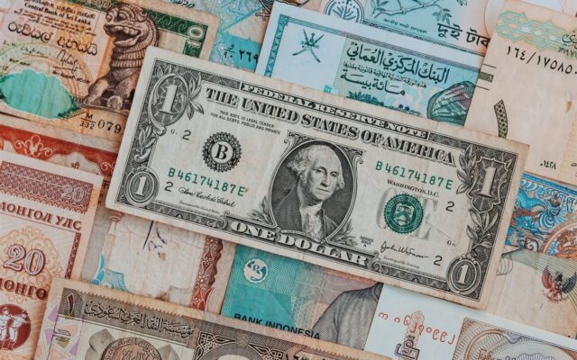 Vale a Pena Ter Dólar na Carteira?