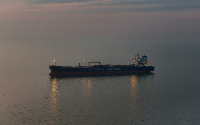 Brent volta a US$ 88 após ataque a navio em Ormuz