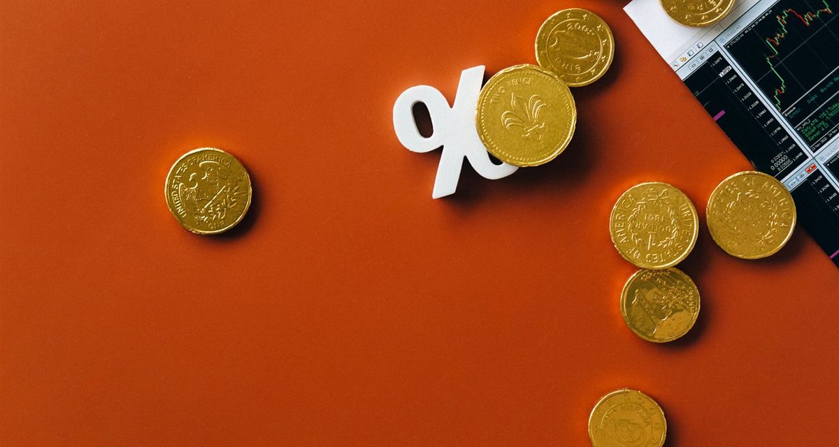 Focus: mercado vê Selic a 13,75% e passa a esperar 2 cortes