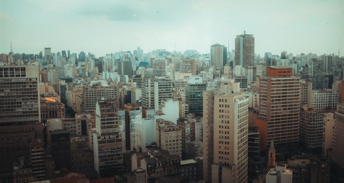 Ibovespa fecha a 175.664 na oitava alta seguida