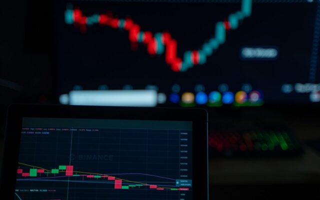 Ibovespa sobe 1,55% a 174.577 na quinta alta seguida