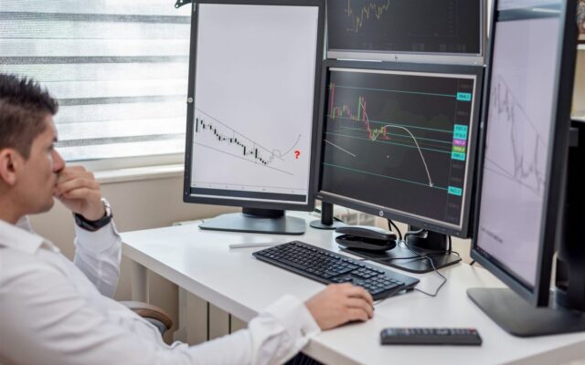 Ibovespa tem a quarta alta seguida e fecha a 171.906 pontos