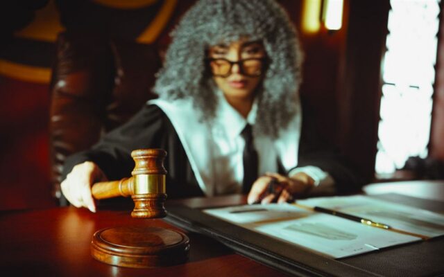 Leilão de imóveis: como funciona e quais são os riscos