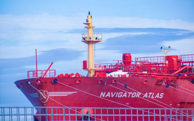 Tráfego em Ormuz desaba e o Brent vai a US$ 93,60
