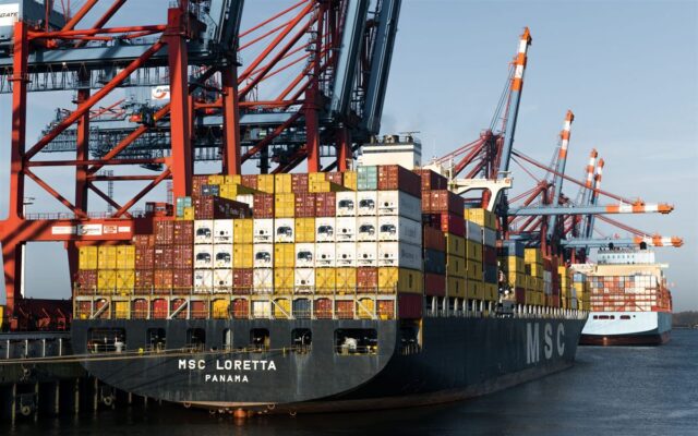 Balanço de pagamentos: o que é o déficit em conta corrente e por que ele move o dólar