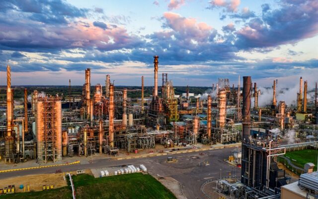 Brent a US$ 98,65 após ataques houthis à Arábia Saudita