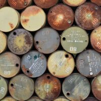 Brent supera US$ 100 pela primeira vez desde julho