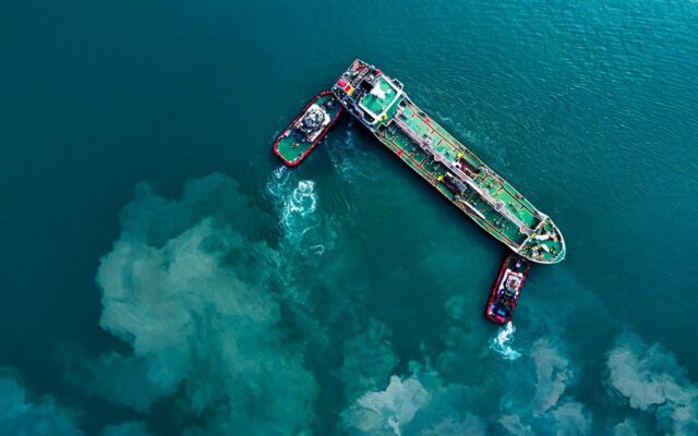 Brent supera US$ 108 com navio atingido e oleoduto fechado