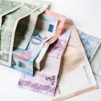 Dólar cai a R$ 5,13 mesmo com o diferencial de juros em 9,75