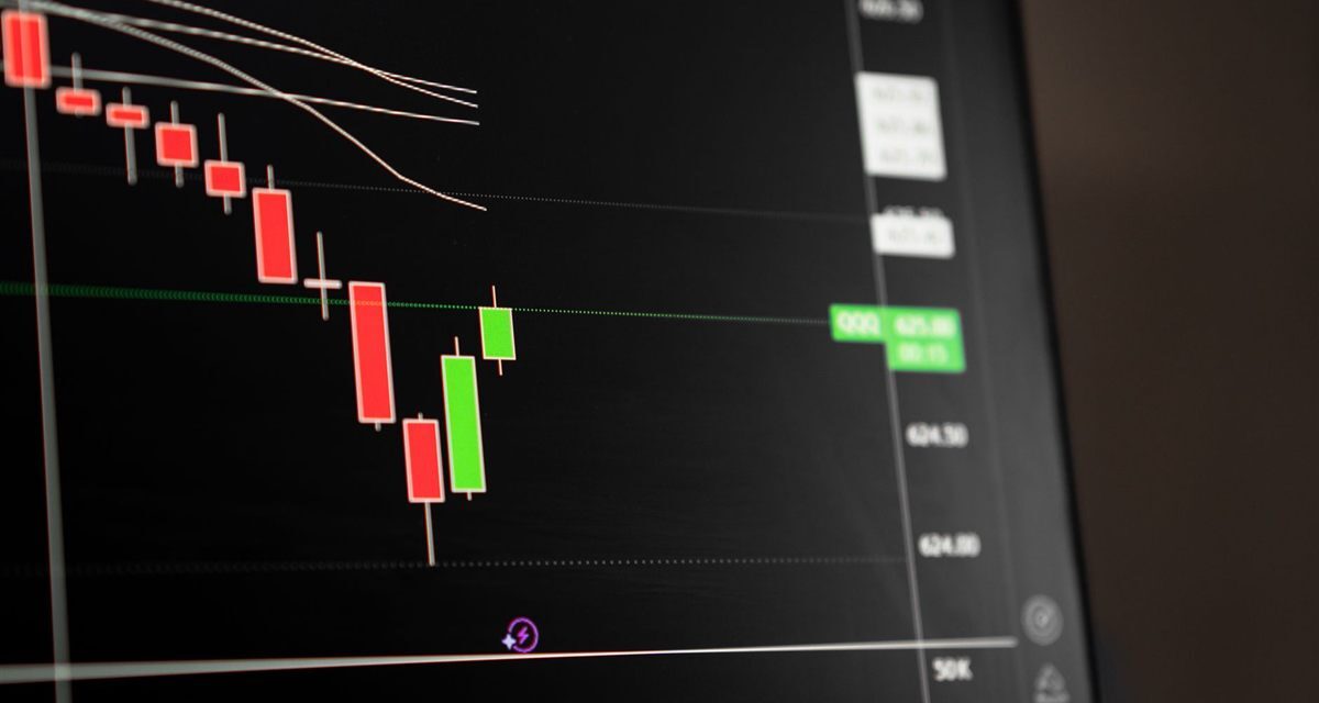 Ibovespa sobe 3,05% a 185 mil na 11ª alta seguida