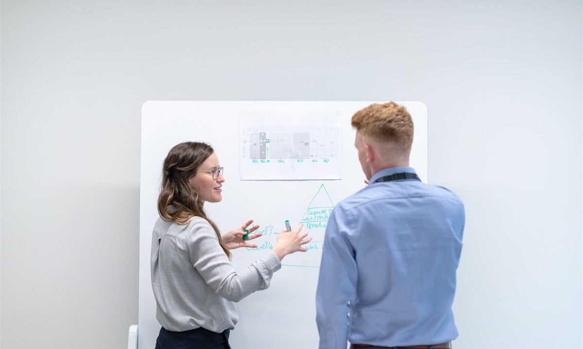 O que é cisão de empresa e o que o acionista recebe