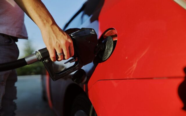 Petrobras recua no reajuste e acende alerta de governança