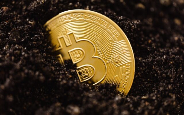 Quantas onças de ouro compra um bitcoin? A conta mudou