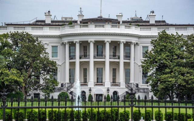 Trump chama de conspiração o pedido de freio na IA